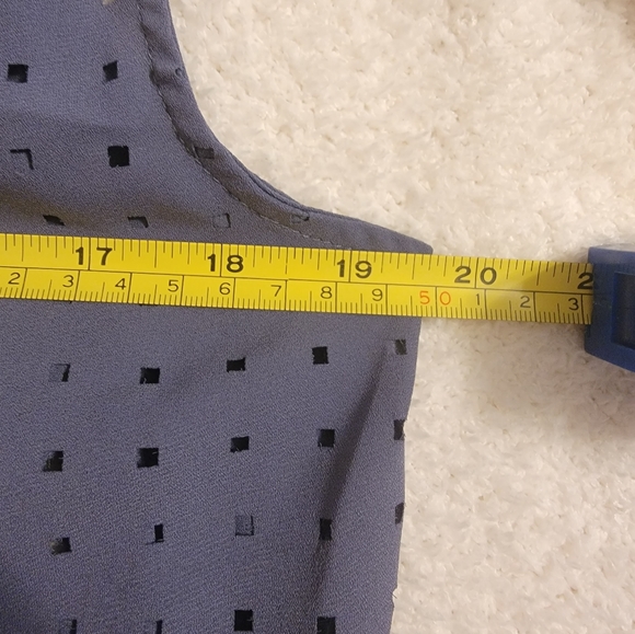 Banana Republic Women's Blue Gray Sleeveless blouse Size Medium - Picture 4 of 4